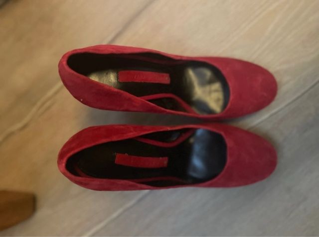 Zapatos Zara rojos tacón
