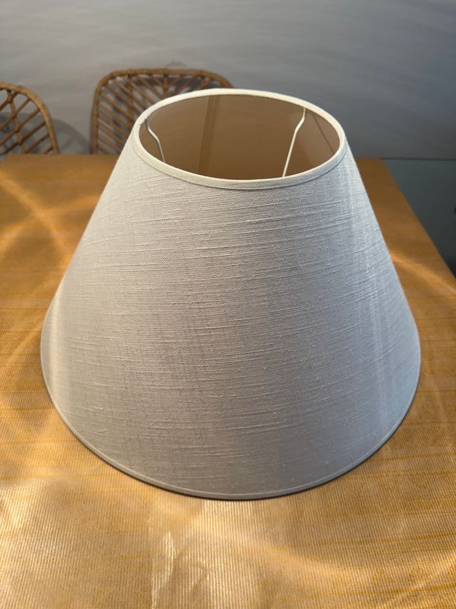 Pantalla lino para lampara. Color crudo.