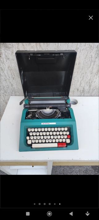 Macchina da scrivere Olivetti Italia 5000