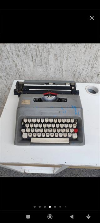 Macchina da scrivere Olivetti Italia 5000