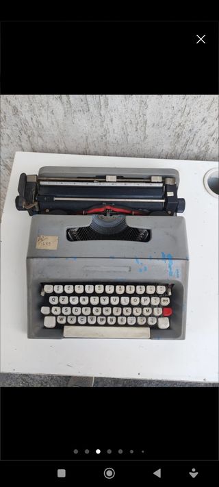 Macchina da scrivere Olivetti Italia 5000