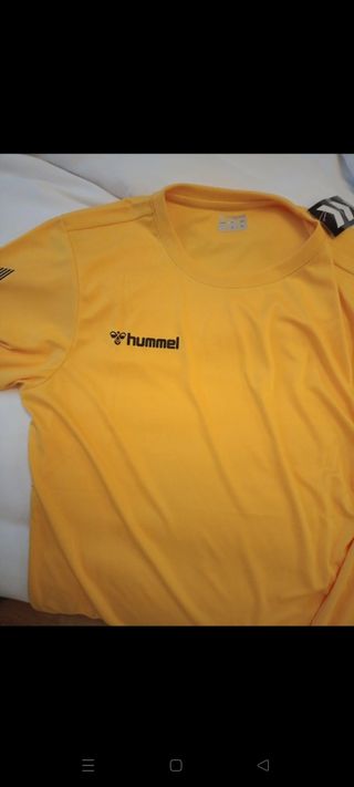 Camiseta hummel amarilla.nueva con etiqueta