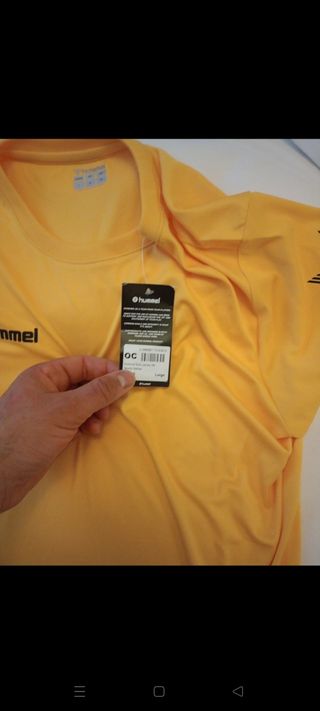 Camiseta hummel amarilla.nueva con etiqueta