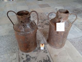 2 cántaras metálicas antiguas