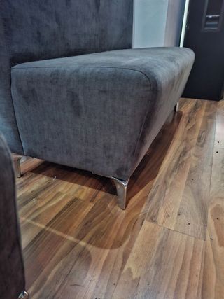 Bancos-Sofás grises a estrenar NUEVOS. URGE VENTA.