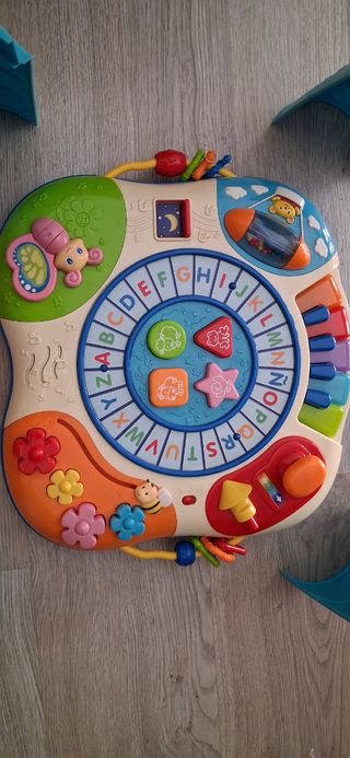 Mesa de actividades infantil