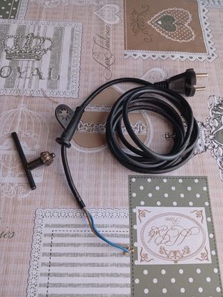 Llave portabrocas y cable taladro