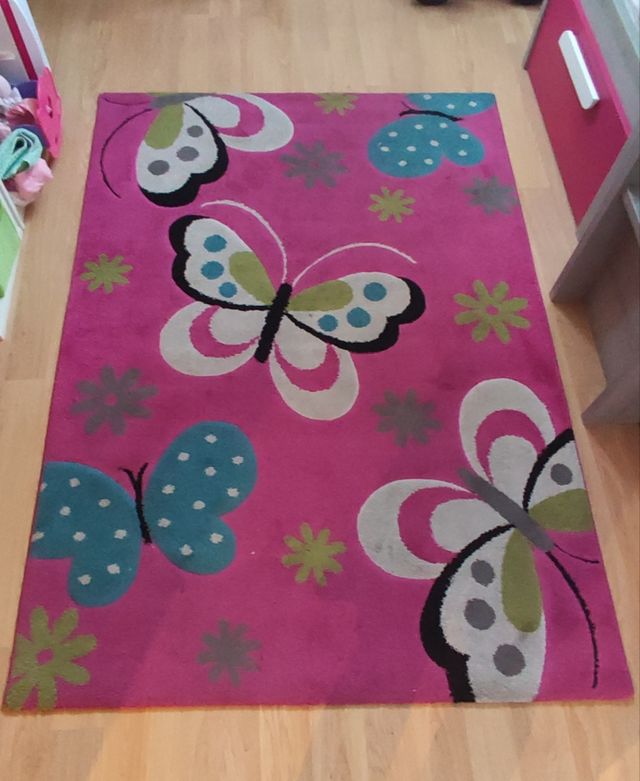 Alfombra infantil mariposas rosa
