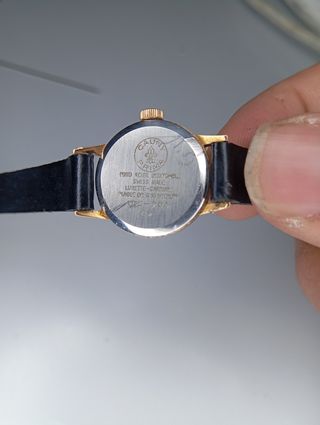 Reloj Gauny dorado mujer