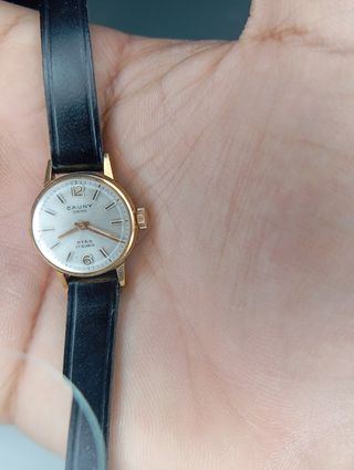 Reloj Gauny dorado mujer