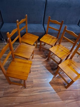 8 uds. Sillas Madera Pino. Se regala mesa. URGE.