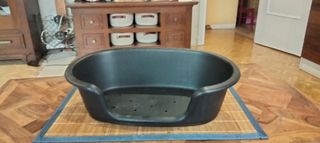 Cama negra de plastico para mascota pequeña