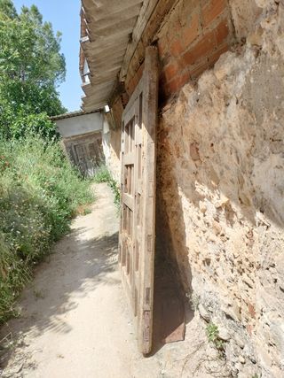 Puerta madera antigua rural