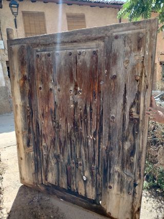 Puerta madera antigua rural