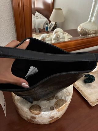 Bolso negro ZARA - Bolso bandolera