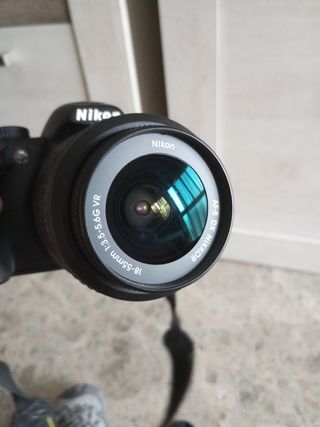 Nikon D3100 + objetivo 18-55mm