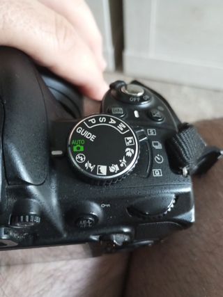 Nikon D3100 + objetivo 18-55mm