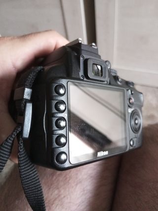 Nikon D3100 + objetivo 18-55mm