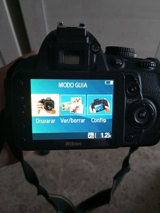 Nikon D3100 + objetivo 18-55mm