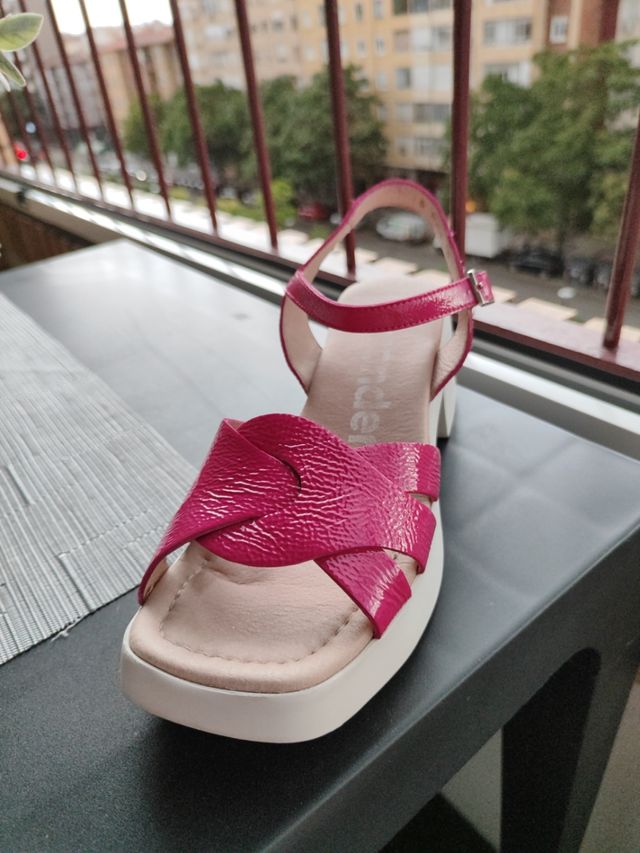 Sandalias tacón cómodo.
