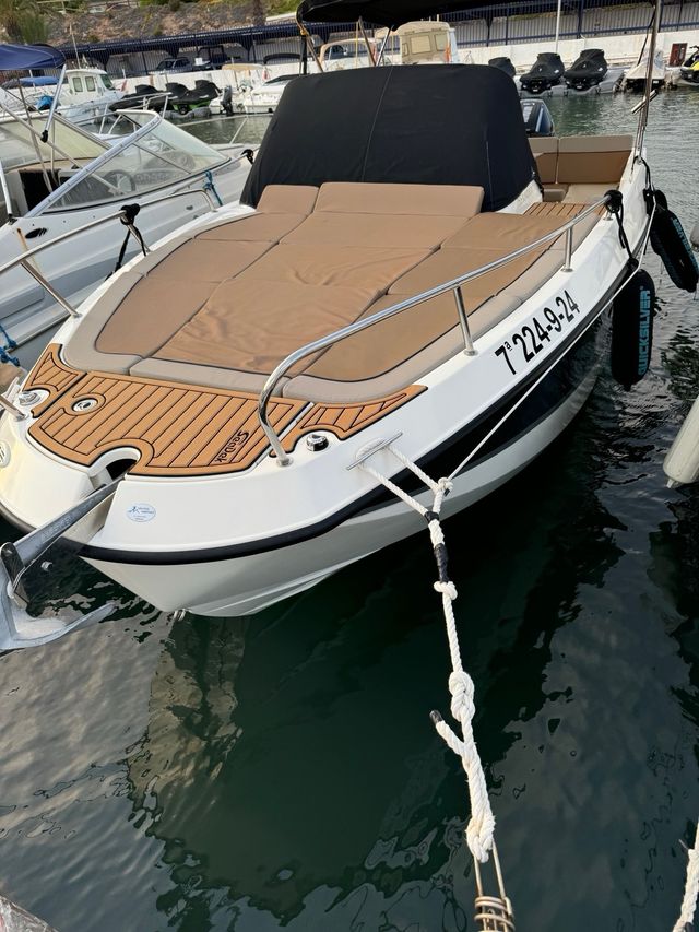 Barco Quicksilver 755 sundey. mayo 2024.