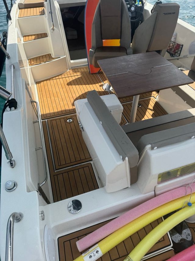 Barco Quicksilver 755 sundey. mayo 2024.