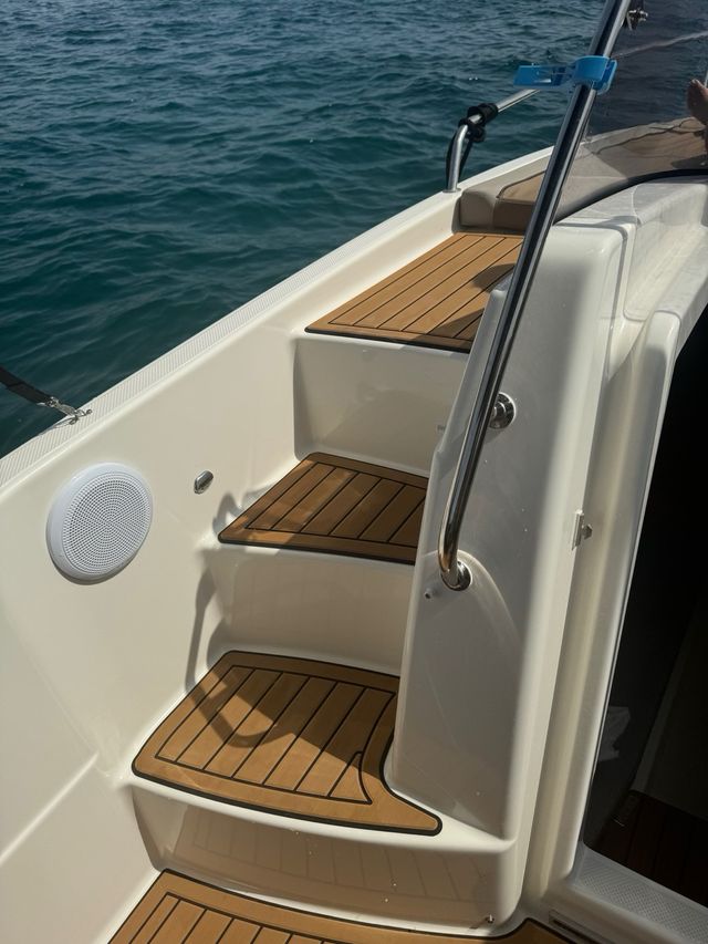 Barco Quicksilver 755 sundey. mayo 2024.