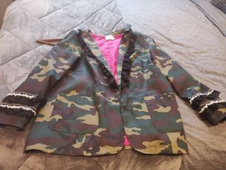 Chaqueta militar con estampado nueva sin etiqueta 