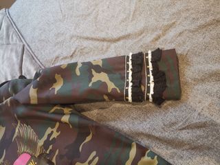Chaqueta militar con estampado nueva sin etiqueta 