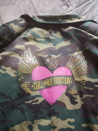 Chaqueta militar con estampado nueva sin etiqueta 