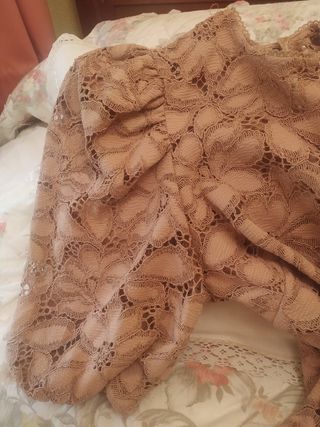 Blusa beige encaje