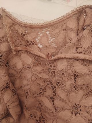 Blusa beige encaje
