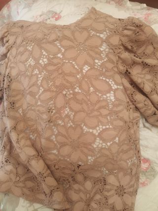 Blusa beige encaje
