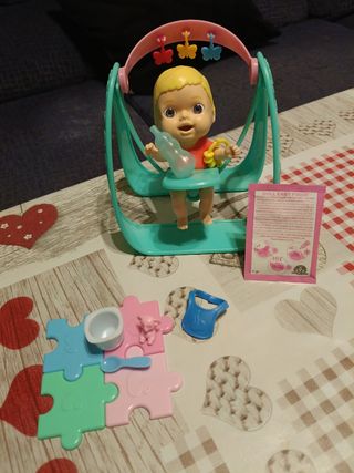 Muñeca Amiccichi columpio