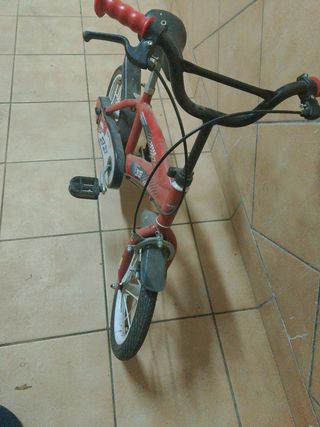 Bicicleta niño pequeña roja
