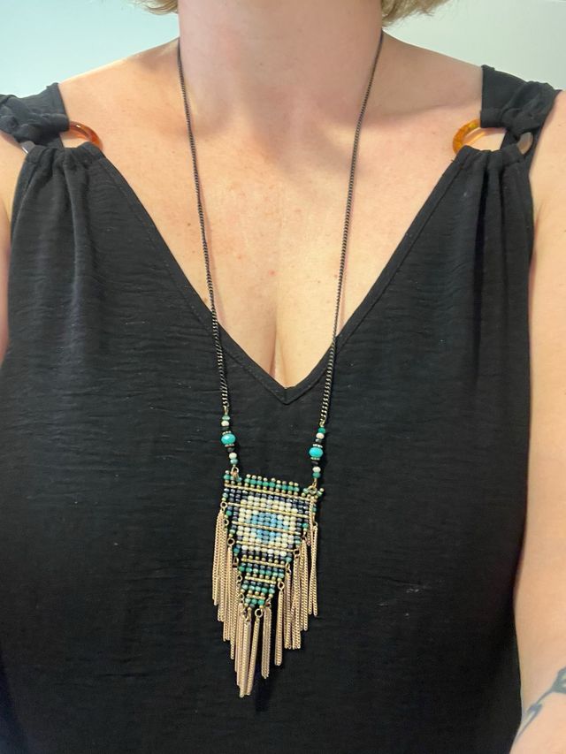 Collar dorado con turquesa