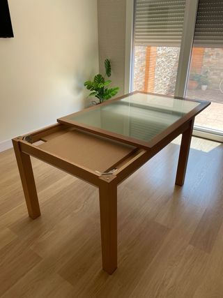 Mesa cristal y madera, extensible.