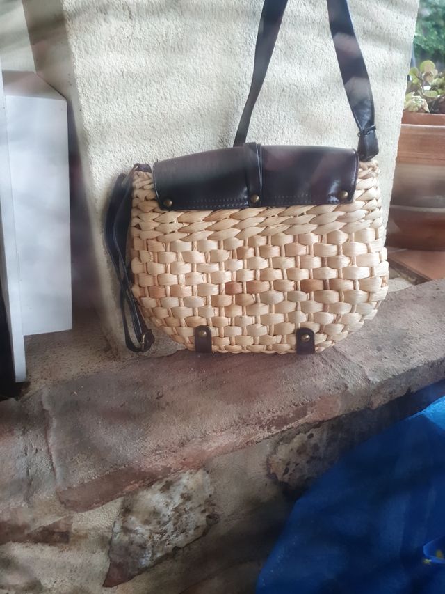Bolso mimbre beige y marrón