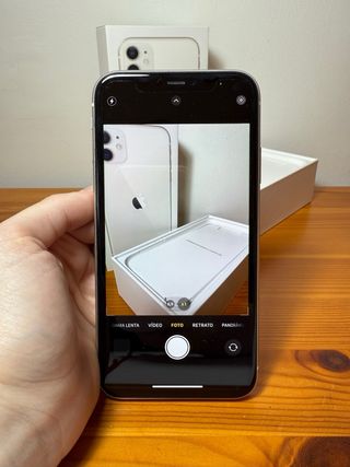 iPhone 11 Blanco 128GB + Fundas y accesorios