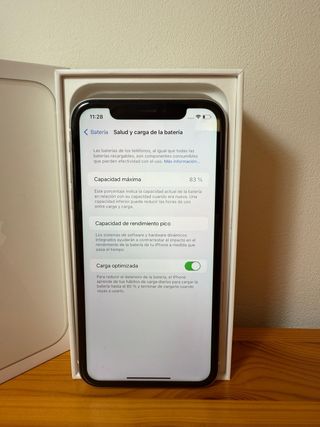iPhone 11 Blanco 128GB + Fundas y accesorios