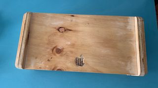 Soporte monitor madera Apple