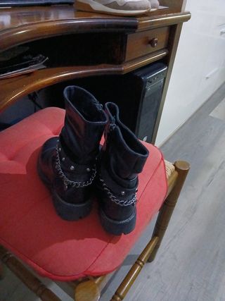 Stivaletti bimba neri con catena