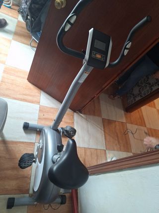 Bicicleta estática ejercicio