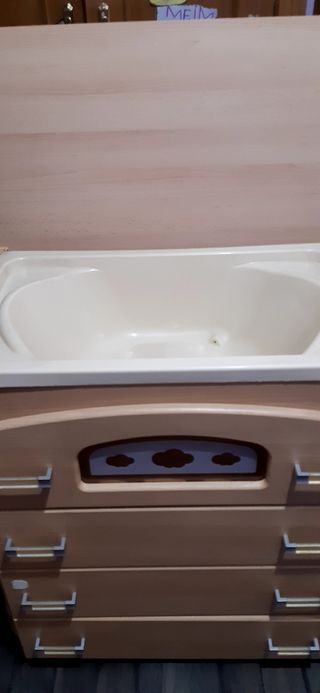 Cómoda cambiador-4 cajones. Con Bañera. De Micuna