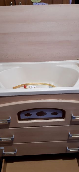 Cómoda cambiador-4 cajones. Con Bañera. De Micuna