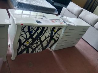 Cómoda y cajonera blancas