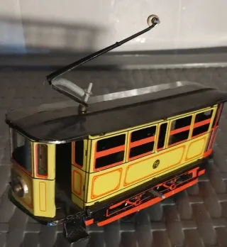 TRANVIA AMARILLO DE LA CASA PAYA EN HOJALATA