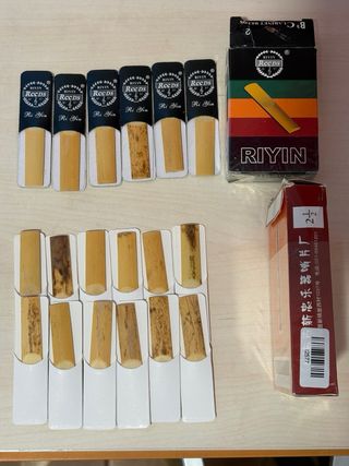 Almohadillas pulgar, boquilla clarinete BG y cañas