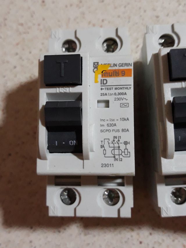 3 Interruptores Diferenciales Merlin Gerin