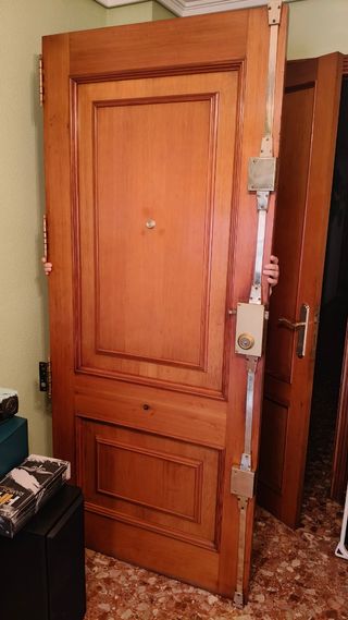 Puerta exterior de piso